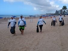 Imagem - 'Estação Praia Limpa' promove mutirão de limpeza na orla de Salvador