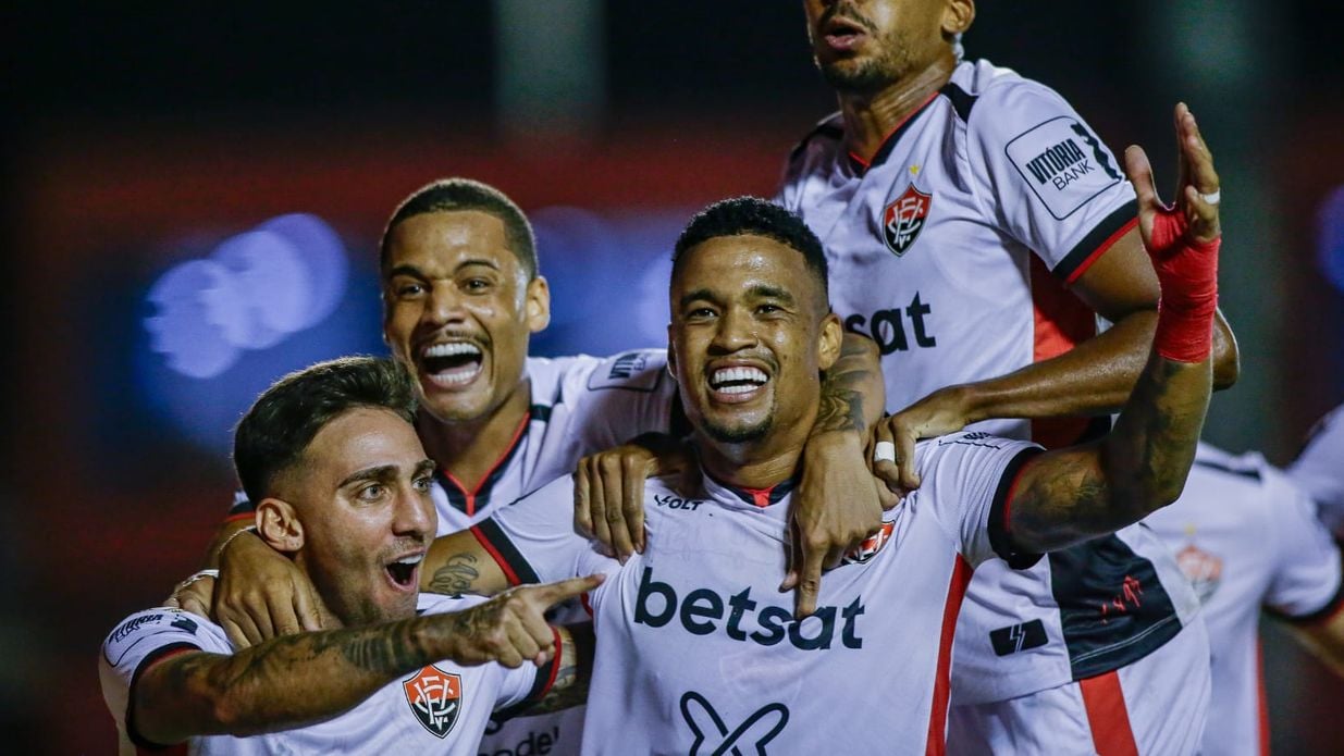 Imagem - Com dois gols de Alerrandro, Vitória vence o Fortaleza no Barradão e garante permanência na Série A