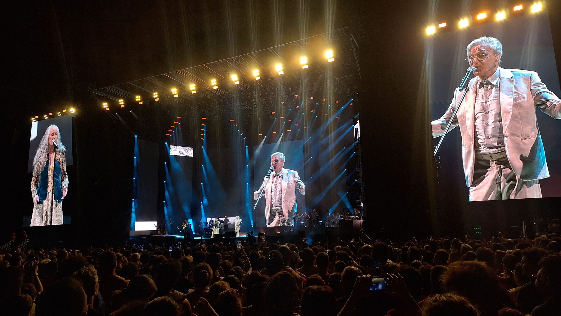 Imagem - Nostalgia, homenagens e música surpresa: como foi o show de Caetano e Bethânia em Salvador