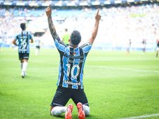 Imagem - Grêmio vence o São Paulo e se afasta da Z4 do Campeonato Brasileiro