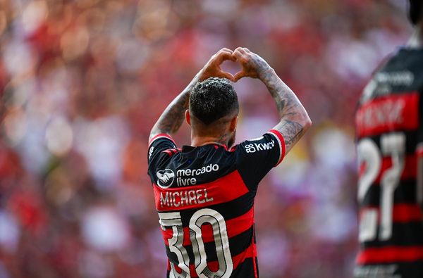 Michael marcou dois gols na vitória do Flamengo sobre o Inter