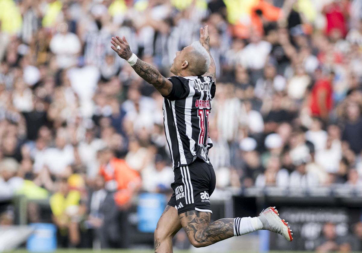 Vargas comemora gol contra o Botafogo na final da Libertadores 