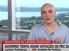 Imagem - Jornalista em tratamento contra câncer surge careca na TV: ‘Não é força, é necessidade’