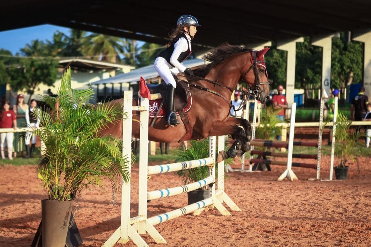 Beatriz Garcez, campeã do circuito de hipismo Norte Nordeste