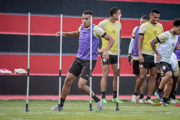 Zé Hugo recebeu o terceiro cartão amarelo e desfalca a equipe contra o Grêmio