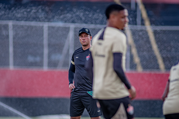 Thiago Carpini quer manter o ritmo nos últimos dois jogos para alcançar o novo objetivo: a Sul-Americana