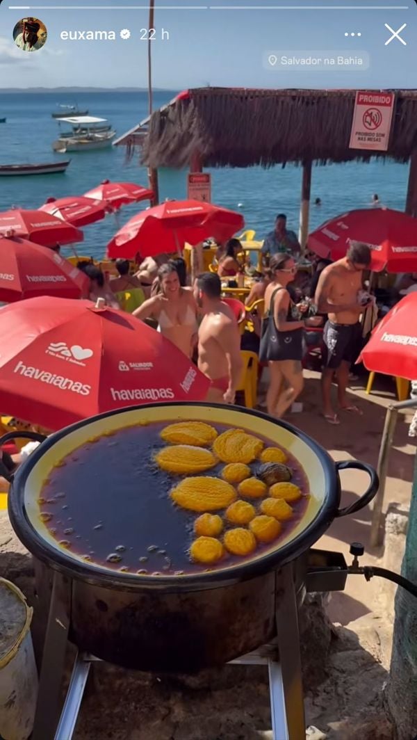 Xamã compartilha fotos em praia de Salvador