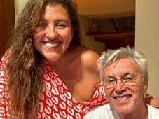 Imagem - Regina Casé recebe visita surpresa de Caetano Veloso em sua casa em Salvador