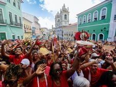 Imagem - Pelourinho ficou vermelho: multidão toma conta do Largo em homenagem a Santa Bárbara