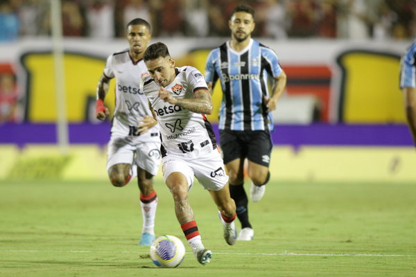 Gustavo, agora ex-Mosquito, foi titular diante do Grêmio na penúltima rodada