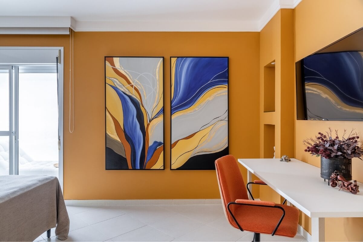 As cores vibrantes transformam os ambientes e trazem vitalidade para a casa (Projeto: escritório Cristiane Schiavoni | Imagem: Rafael Renzo)