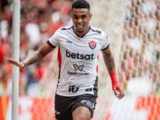 Imagem - Alerrandro marca e Vitória se despede do Brasileirão com empate contra o Flamengo