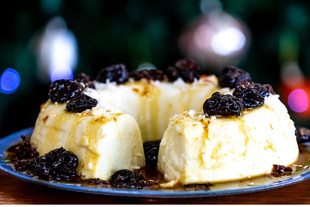 Manjar de coco com ameixa seca (Imagem: Adilson Sochodolak | Shutterstock) por Imagem: Adilson Sochodolak | Shutterstock