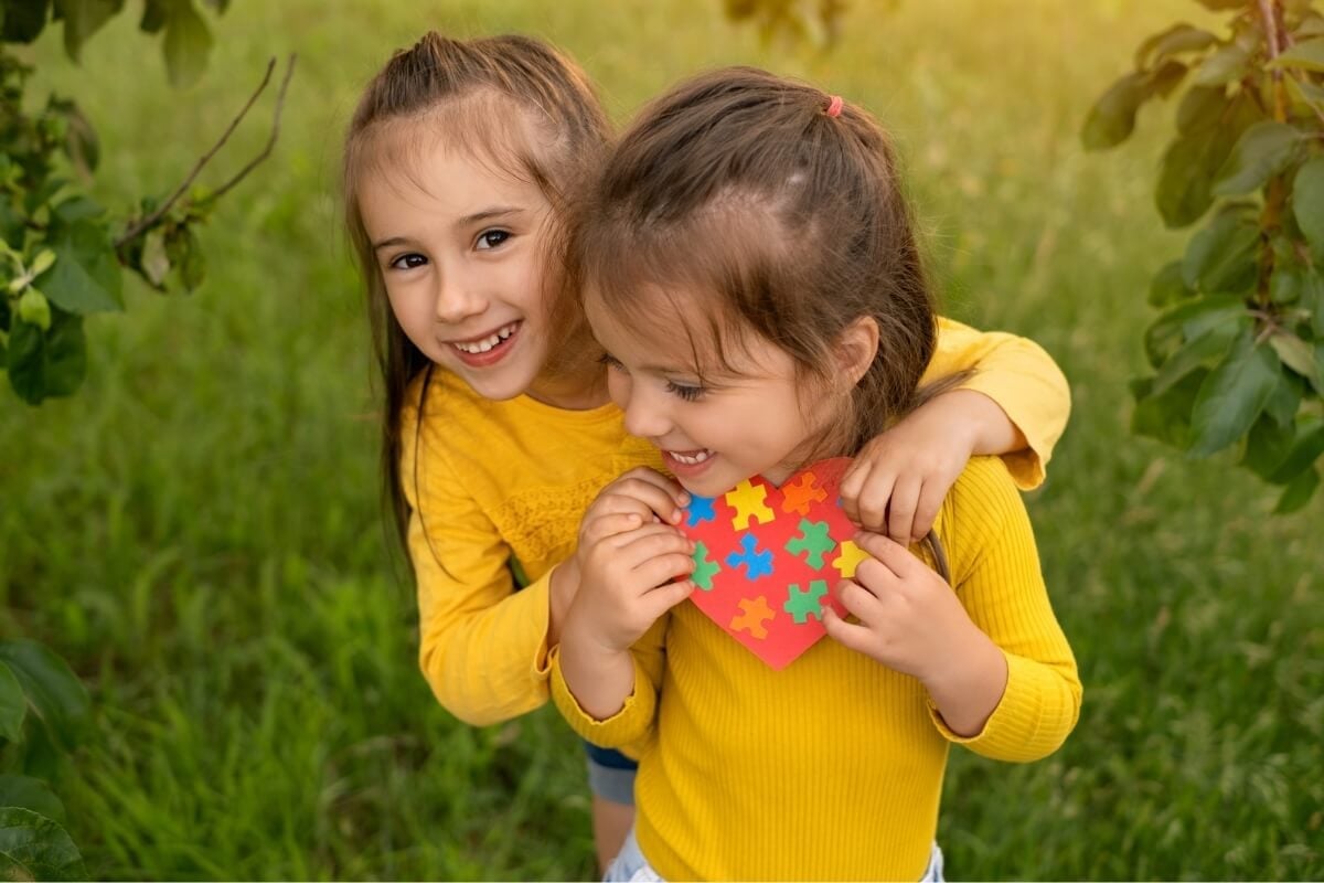 Viagens com crianças autistas exigem alguns cuidados (Imagem: Maryna_Auramchuk | Shutterstock) 