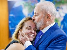 Imagem - Filha de Lula relata susto com cirurgia de emergência do presidente: ‘O coração não aguenta’