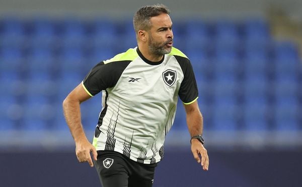 Artur Jorge em treino do Botafogo no 974 Stadium, no Catar