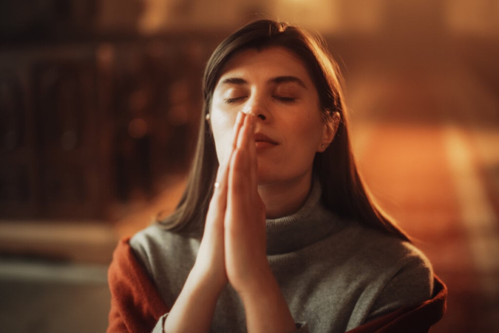 Orações à Nossa Senhora de Guadalupe são ideias para pedidos de proteção e milagres (Imagem: Gorodenkoff | Shutterstock)
