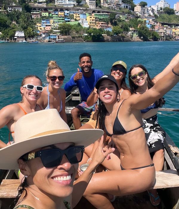 Marta Silva, noiva e amigas em Salvador