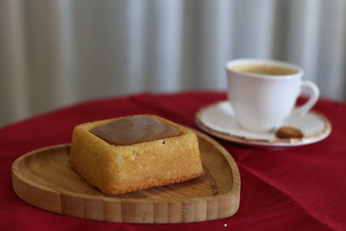 
Café Expresso Colheita de Alegrias e Bolo Fofo de Tapioca com Piscininha de Doce de Leite/ Fofo de Tapioca   
