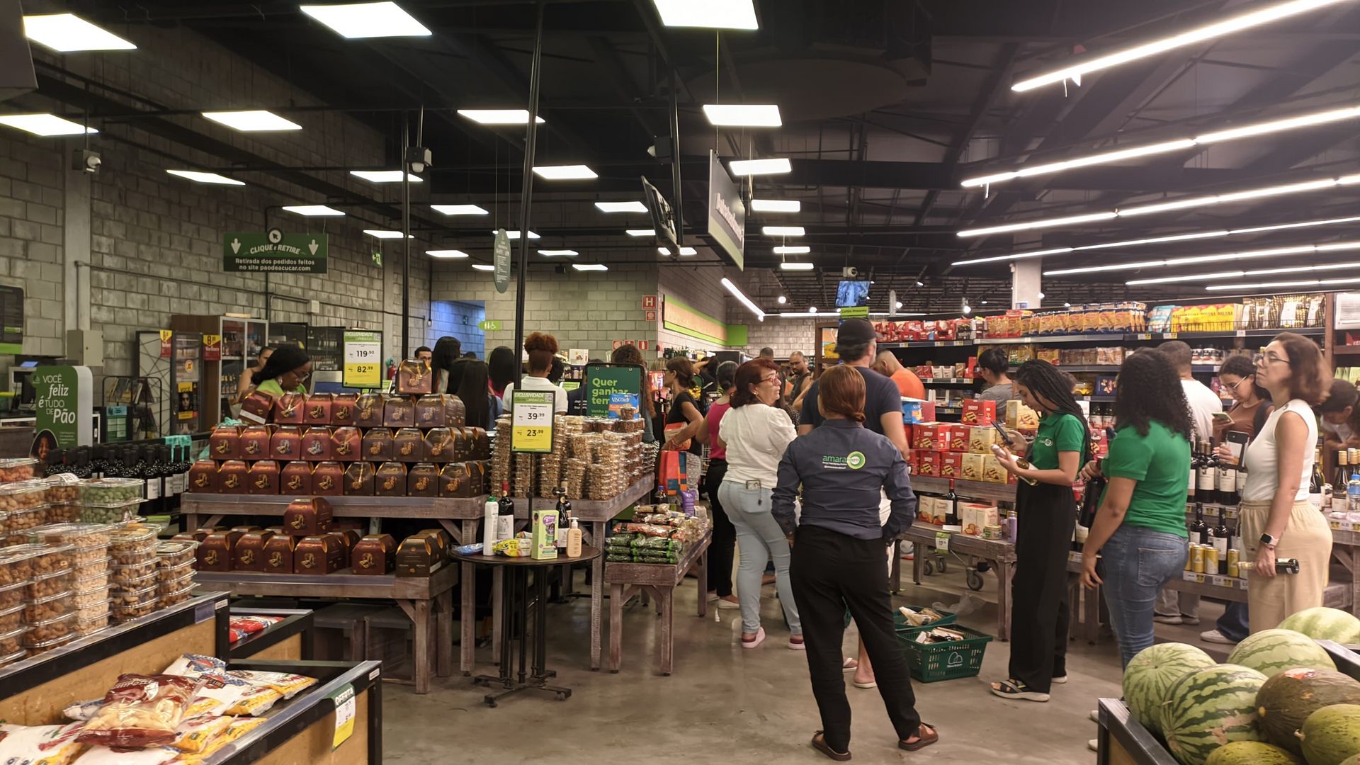 Imagem - Com vinho a R$ 10, clientes lotam filas do Pão de Açúcar após anúncio de fechamento