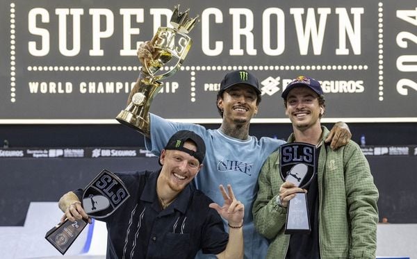 Nyjah Huston (de azul) foi o campeão, e Giovanni Vianna e Gustavo Ribeiro completaram o pódio