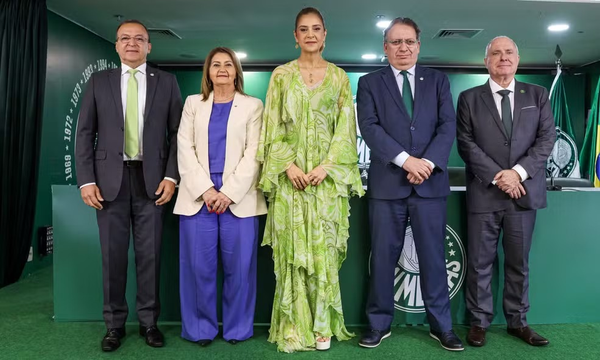 Leila Pereira em posse no Palmeiras