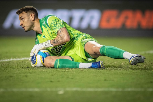 Goleiro Gabriel Vasconcelos negocia com o Vitória