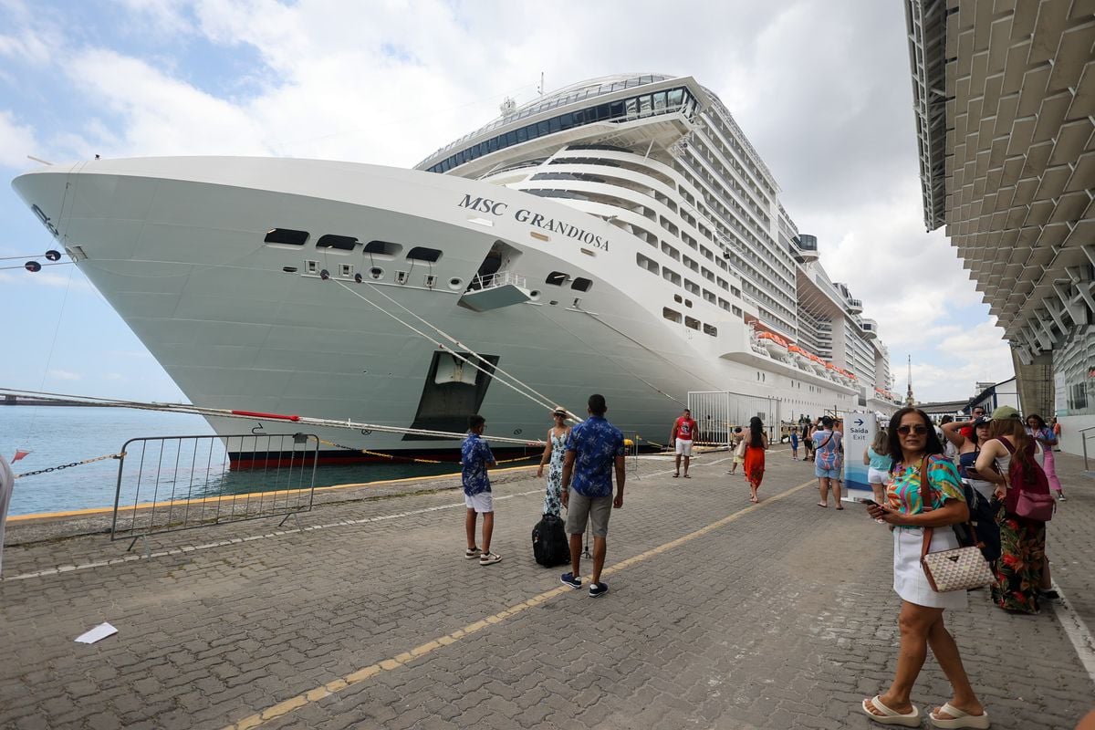 Mais de 8 mil pessoas desembarcaram em Salvador nesta terça-feira (17)