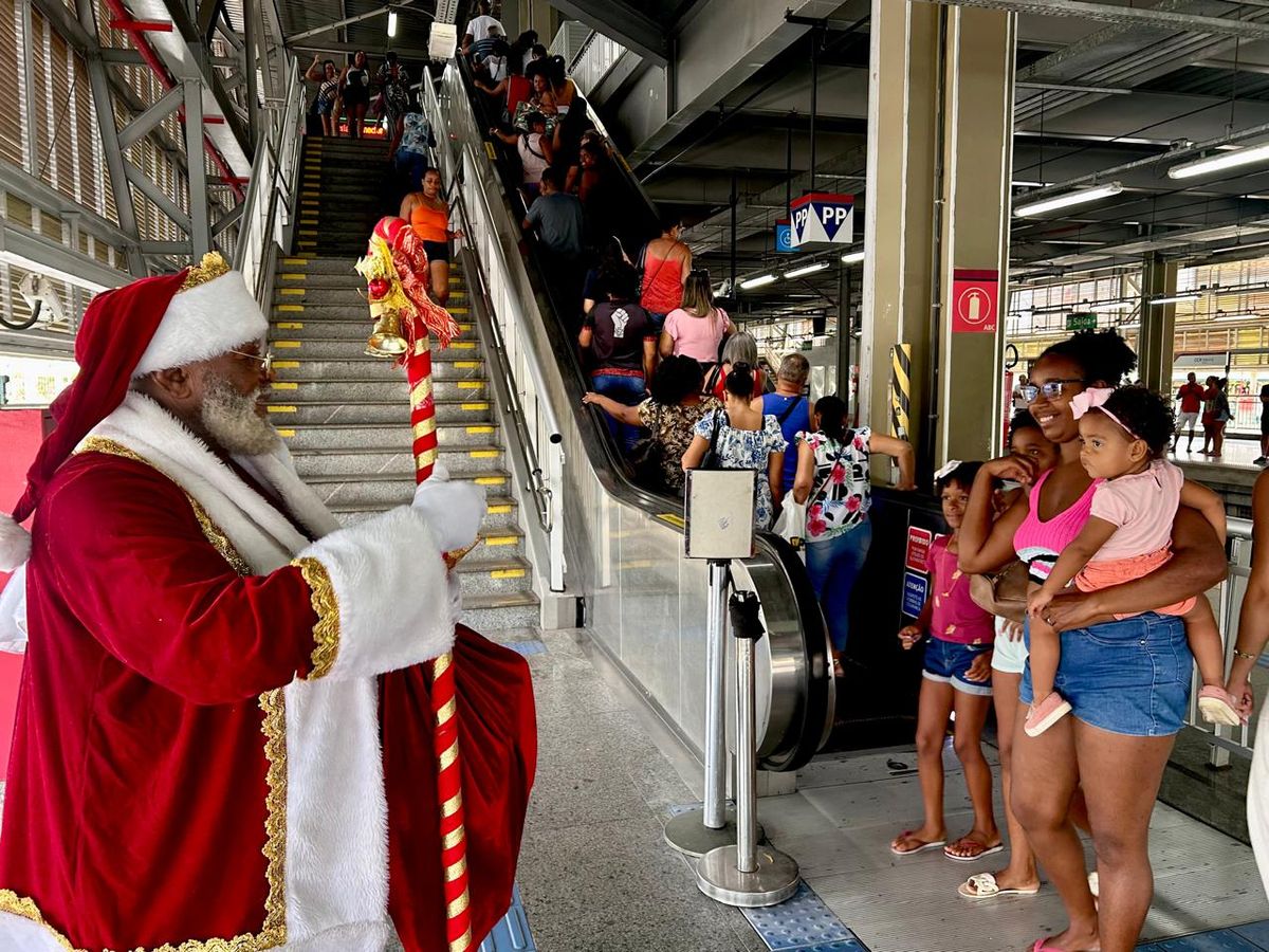 Papai Noel no metrô de Salvador