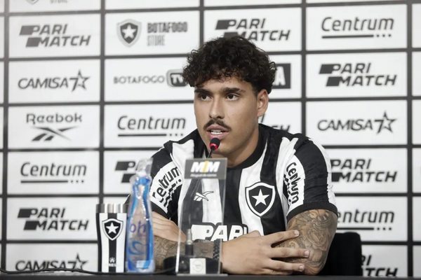 Vitória negocia contratação de zagueiro Lucas Halter 