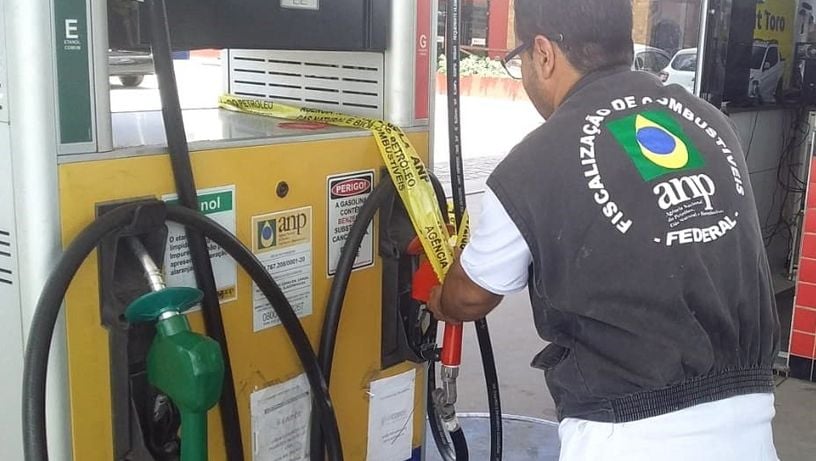 Imagem - Postos são interditados por venderem gasolina adulterada na Bahia