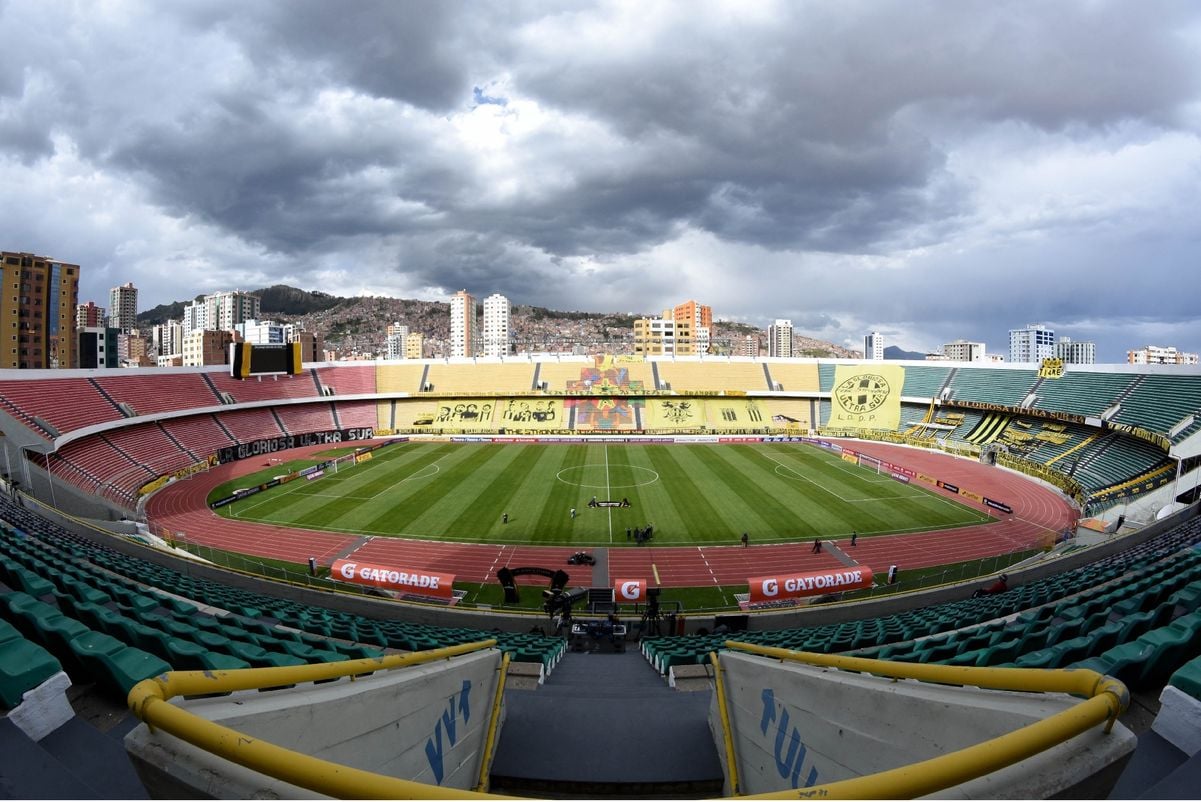 Estádio Hernando Siles, em La Paz, está a aproximadamente 3650 metro acima do mar