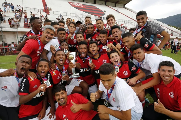 Time que jogou com Vini no Flamengo