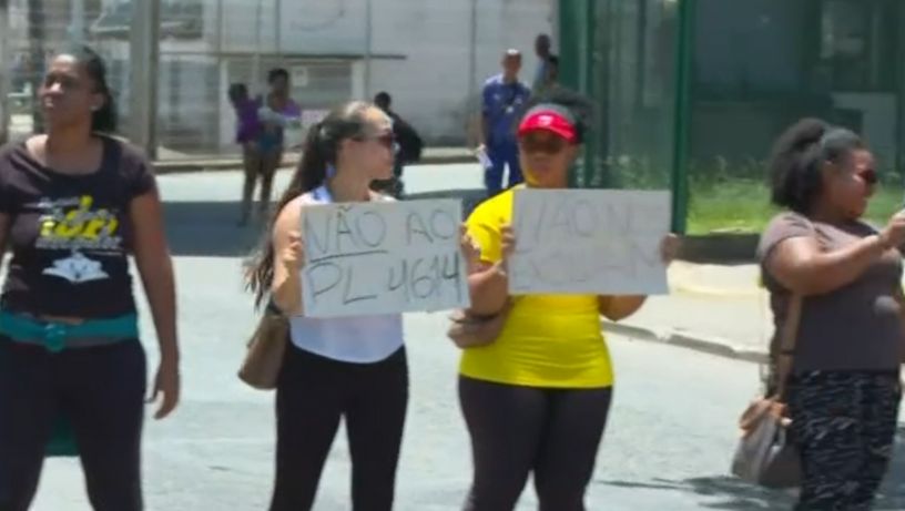 Imagem - Protesto congestiona trânsito nos arredores da Rodoviária de Salvador