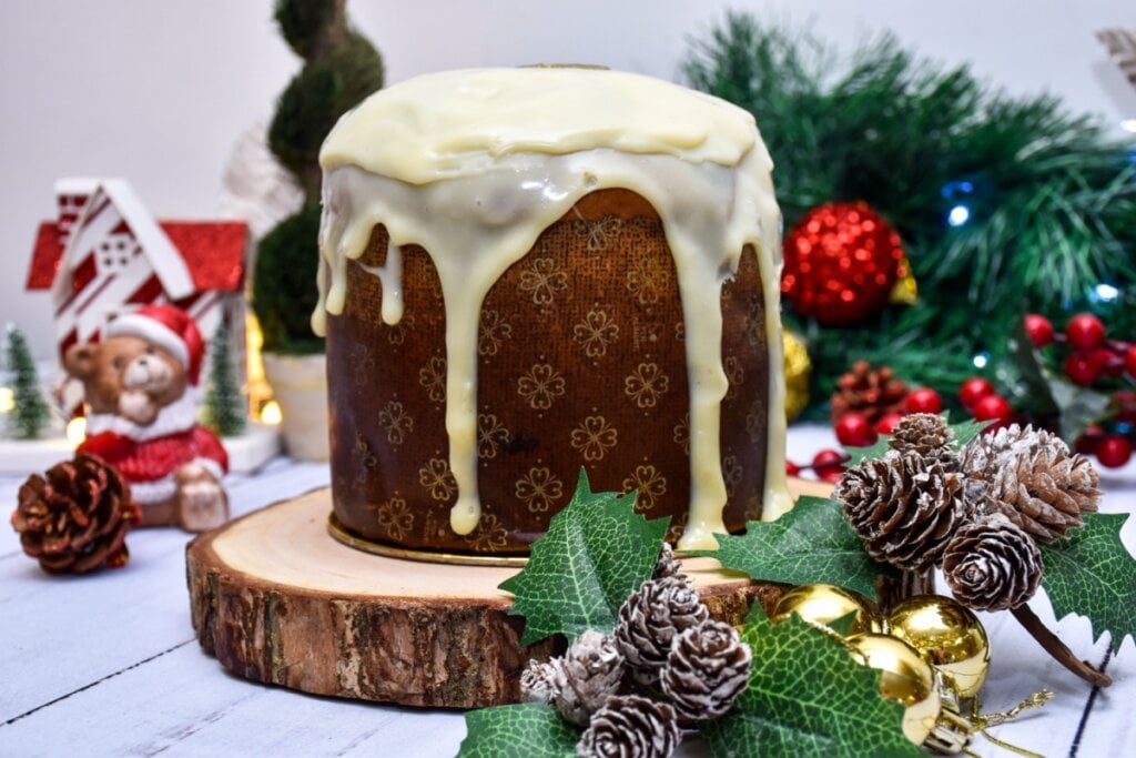 Panetone trufado de chocolate branco (Imagem: rosanathebest | Shutterstock)