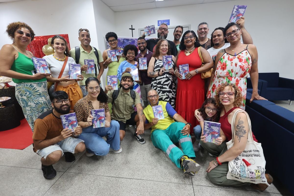 Livro foi produzido com roteiros feitos por moradores da região