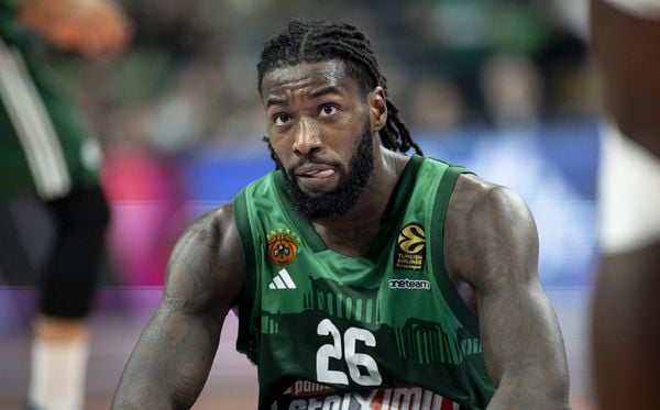 Mathias Lessort sofreu grave lesão na Euroliga de basquete