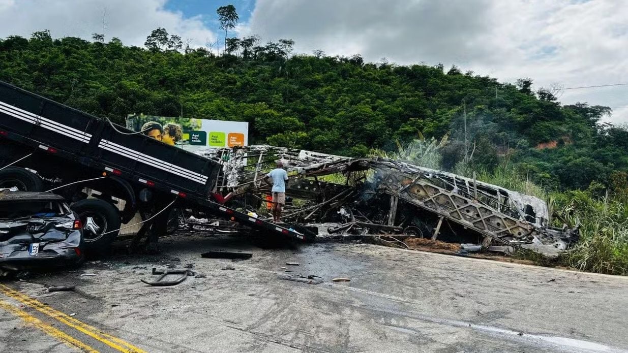 Imagem - Tragédia na estrada: 29 pessoas morrem em acidente com ônibus que iria para Vitória da Conquista