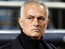 Imagem - José Mourinho passará por cirurgia em Portugal em meio à pressão na Turquia