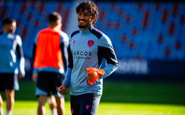 Fabrício Santos em treino do Levante