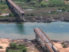 Imagem - Três crianças estão entre os 16 desaparecidos após queda da ponte no Tocantins