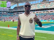 Imagem - Vinicius Jr. vai a jogo do Miami Dolphins na NFL e é elogiado: 'Melhor do mundo'