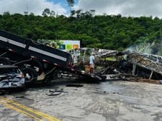 Imagem - Advogado de motorista de carreta diz que acidente em MG foi causado por ônibus: 'Desgovernado'