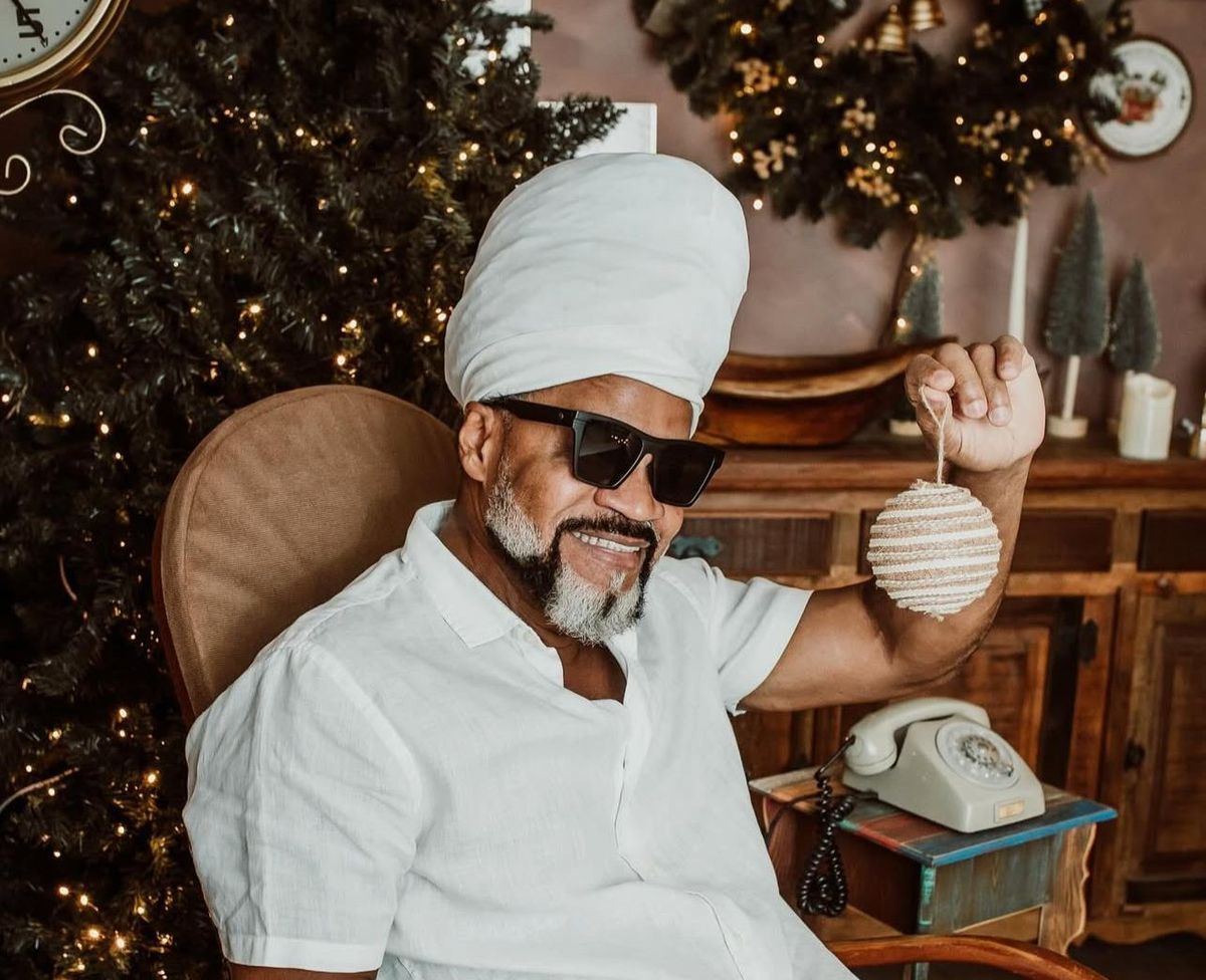 Carlinhos Brown em ensaio de Natal