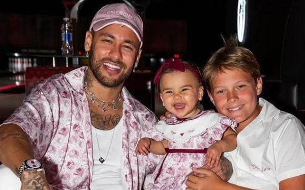 Neymar com os filhos Mavie e Davi Lucca