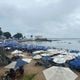 Imagem - Deu praia em Salvador: chuva rápida não afasta banhistas do Porto da Barra