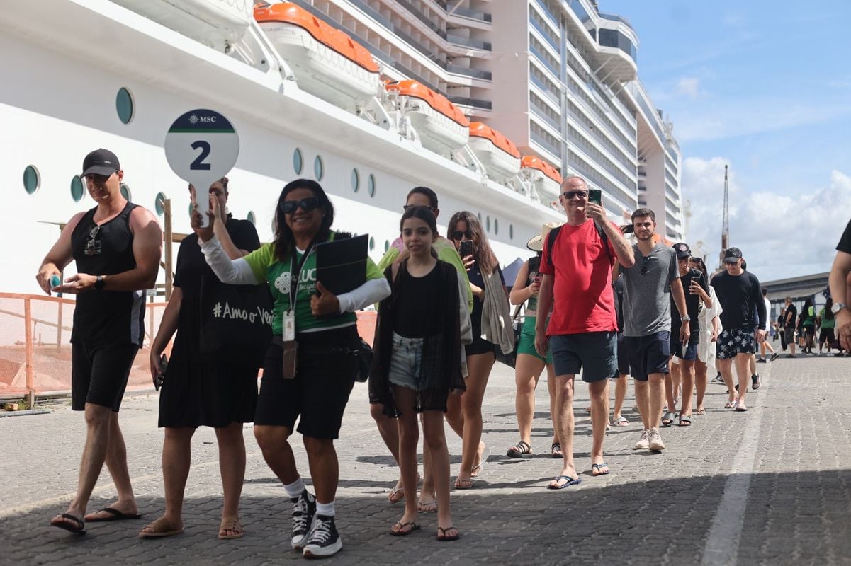 Expectativa é que 3,4 milhões de turistas passem por Salvador no verão