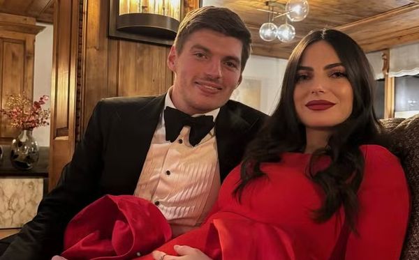 Kelly Piquet mostra Natal com Max Verstappen