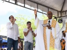 Imagem - Bruno Reis e ACM Neto marcam presença na Igreja do Bonfim na última sexta-feira do ano