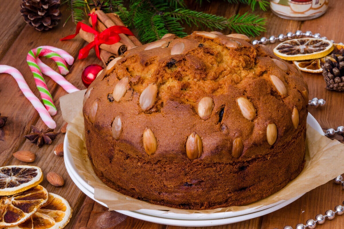 Bolo de frutas secas com amêndoas (Imagem: irina2511 | Shutterstock)